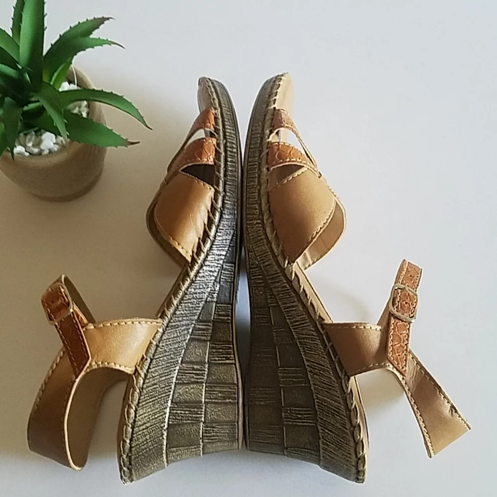 Reindeer Women's Wedge Sandals
